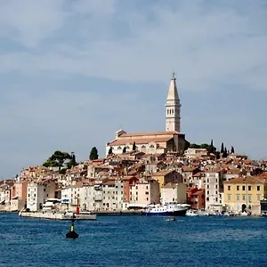 Charmy Rovigno
